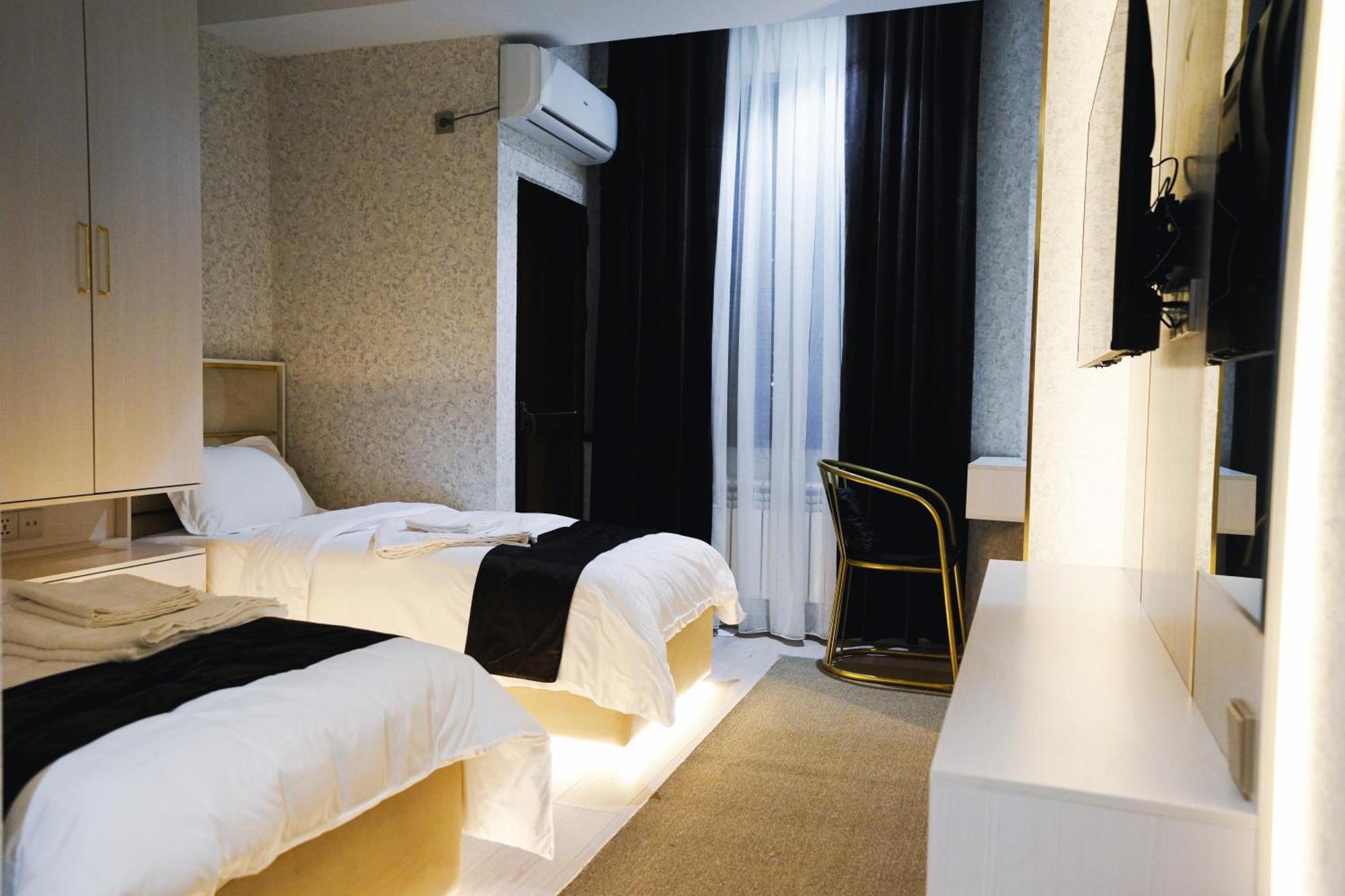 Baland Hotel Duschanbe Exterior foto